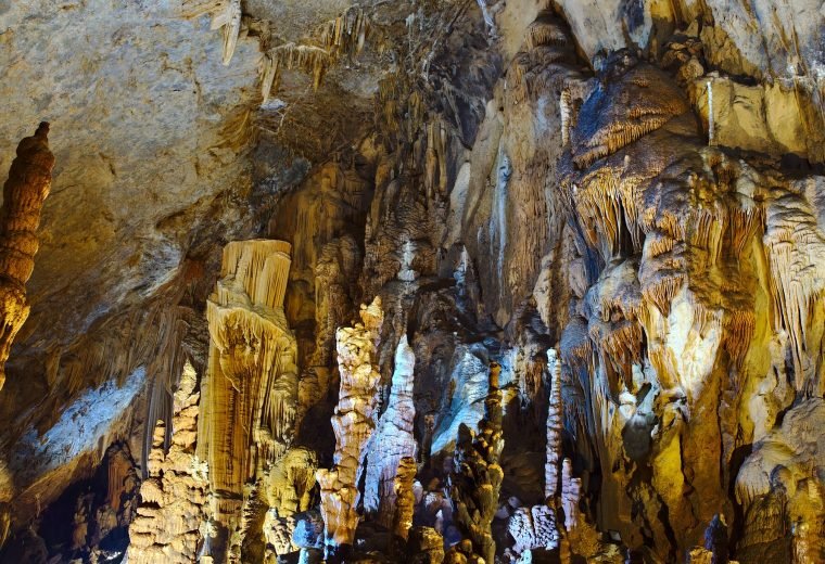 Inside Lung Khuy Cave