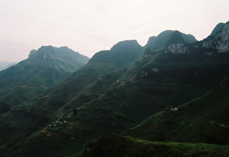 Mountain road at Ma Pi Leng Pass